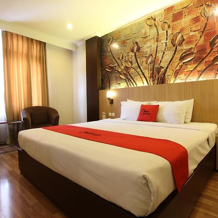 Reddoorz Premium @ Slamet Riyadi 2 Solo Kültér fotó