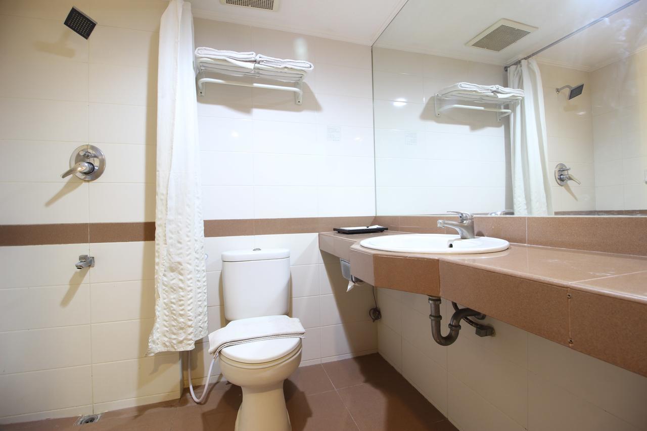 Reddoorz Premium @ Slamet Riyadi 2 Solo Kültér fotó