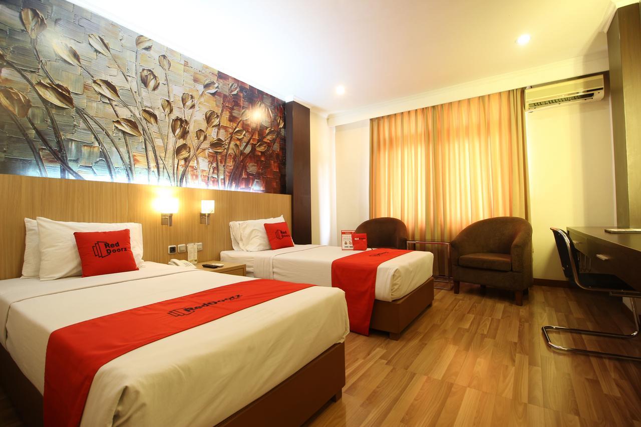 Reddoorz Premium @ Slamet Riyadi 2 Solo Kültér fotó