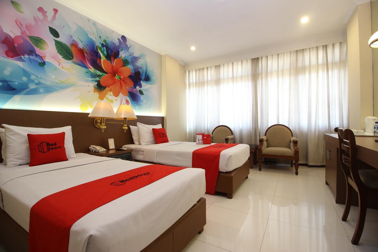 Reddoorz Premium @ Slamet Riyadi 2 Solo Kültér fotó