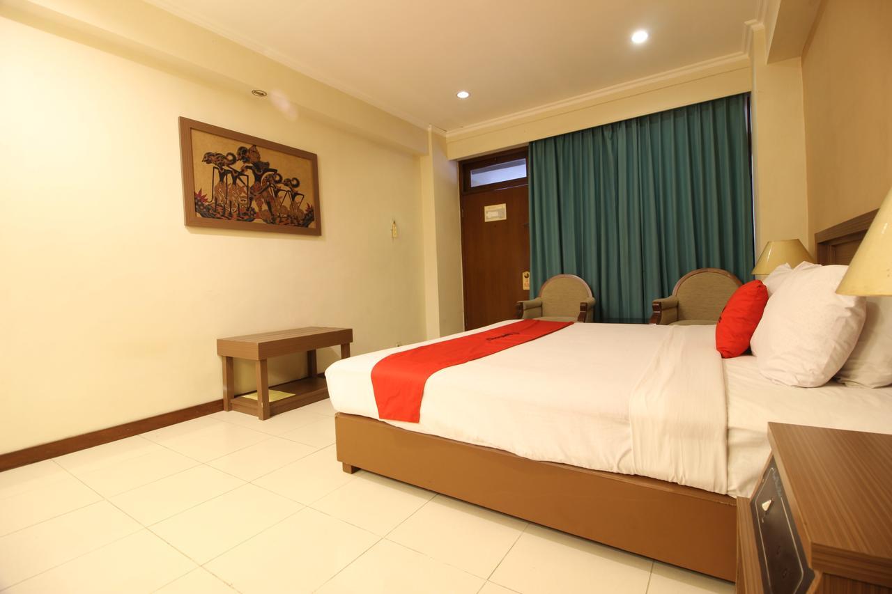 Reddoorz Premium @ Slamet Riyadi 2 Solo Kültér fotó