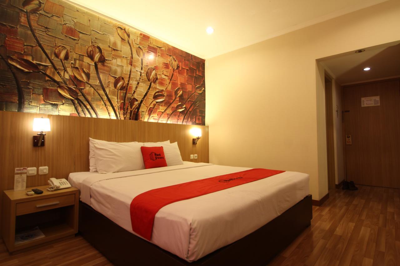 Reddoorz Premium @ Slamet Riyadi 2 Solo Kültér fotó