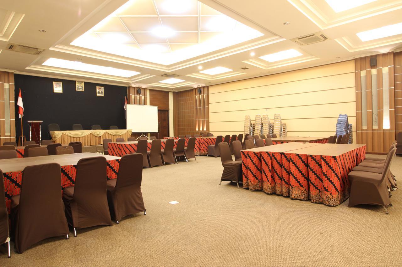Reddoorz Premium @ Slamet Riyadi 2 Solo Kültér fotó