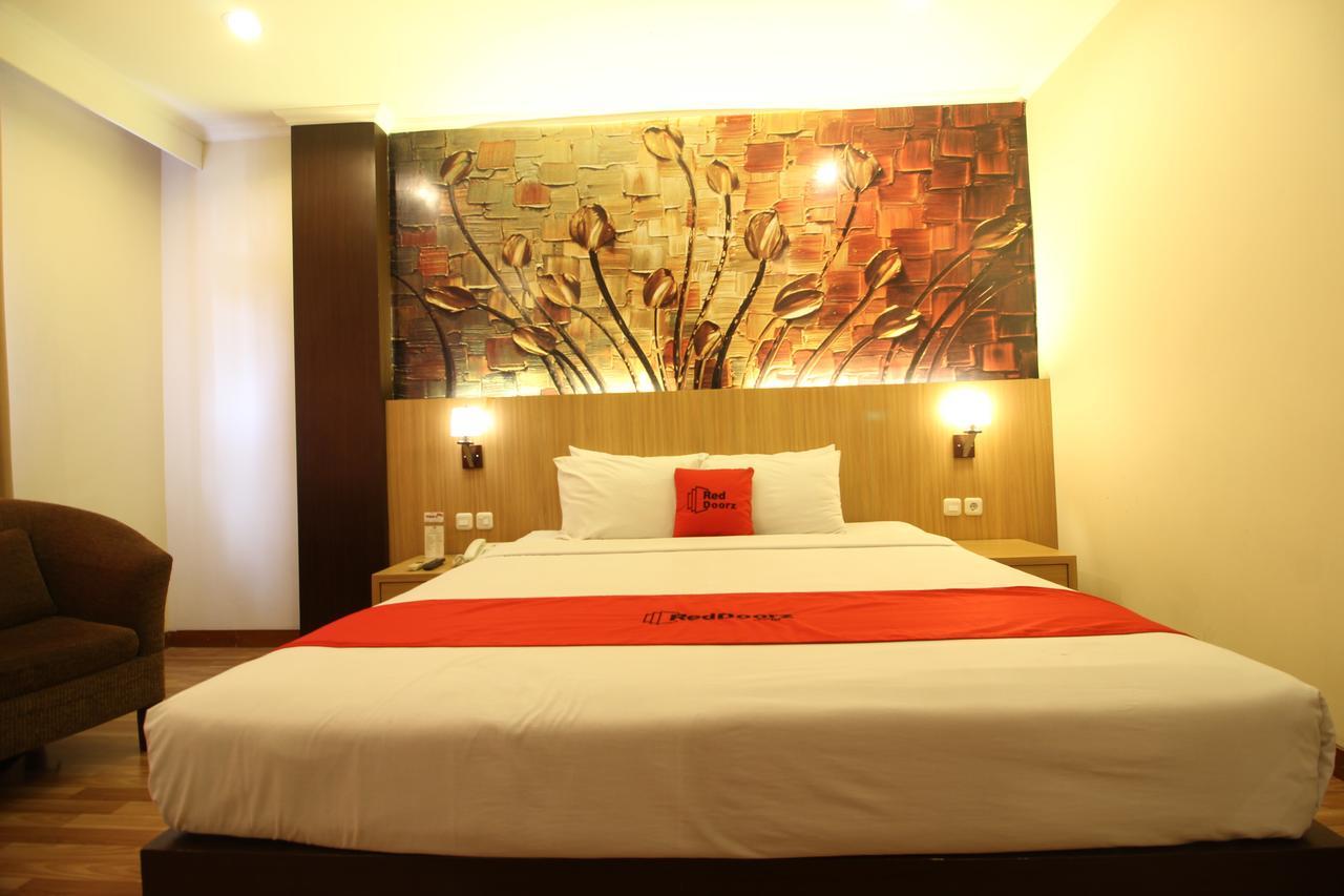 Reddoorz Premium @ Slamet Riyadi 2 Solo Kültér fotó