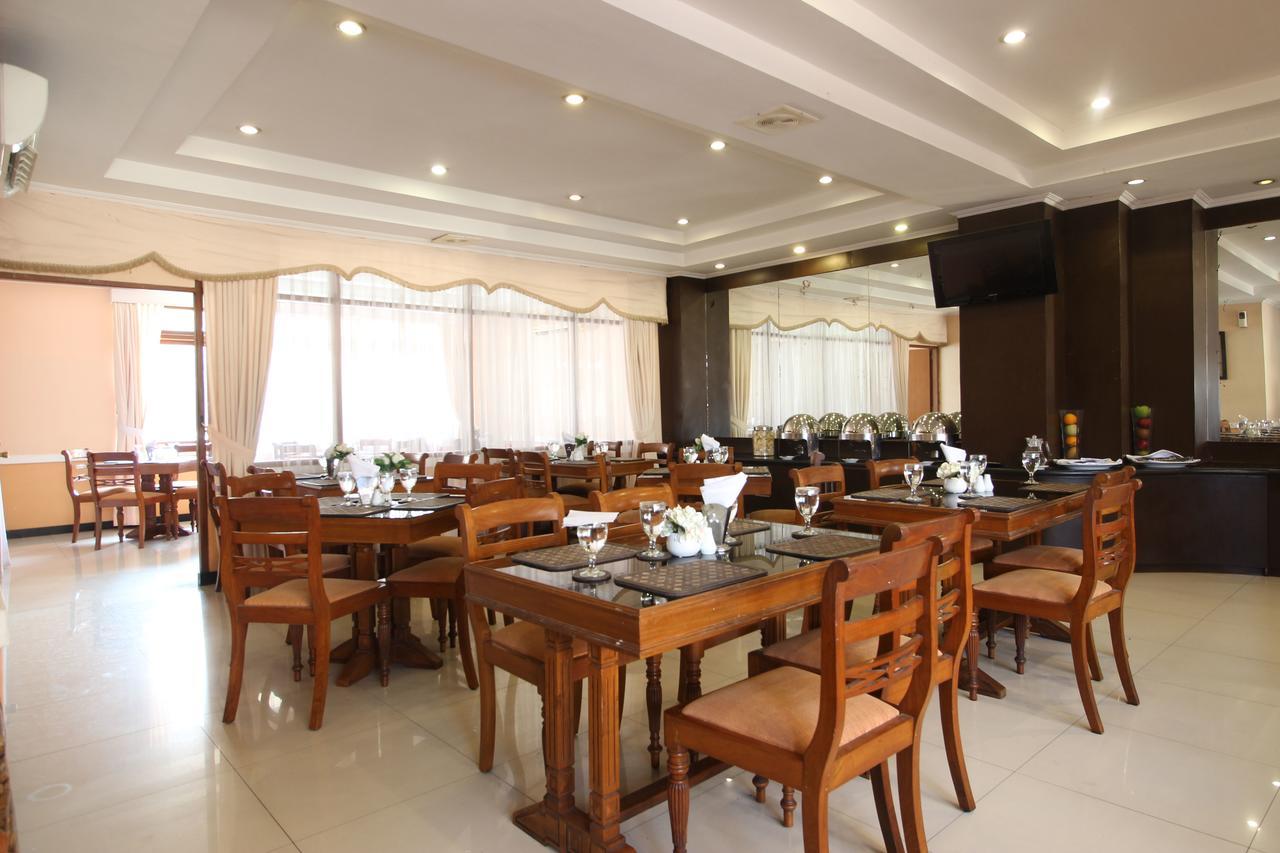 Reddoorz Premium @ Slamet Riyadi 2 Solo Kültér fotó