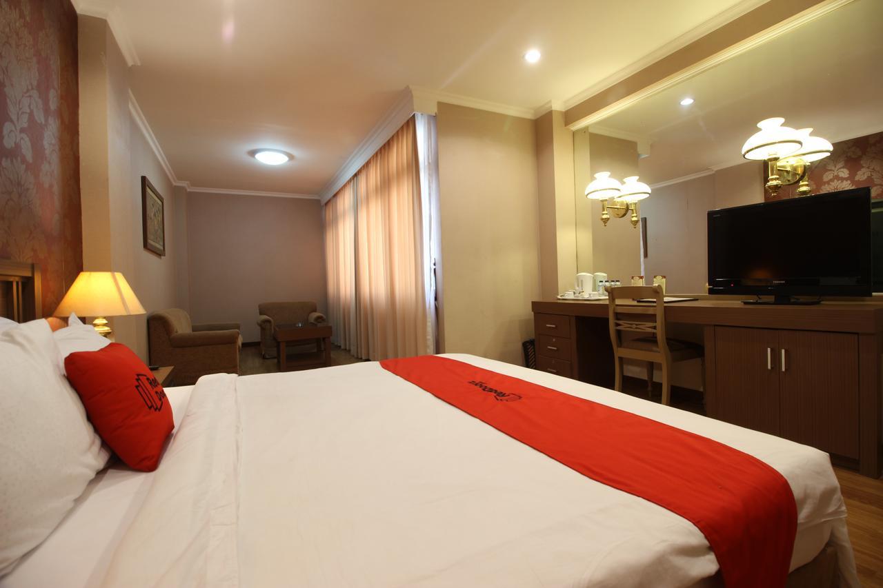 Reddoorz Premium @ Slamet Riyadi 2 Solo Kültér fotó