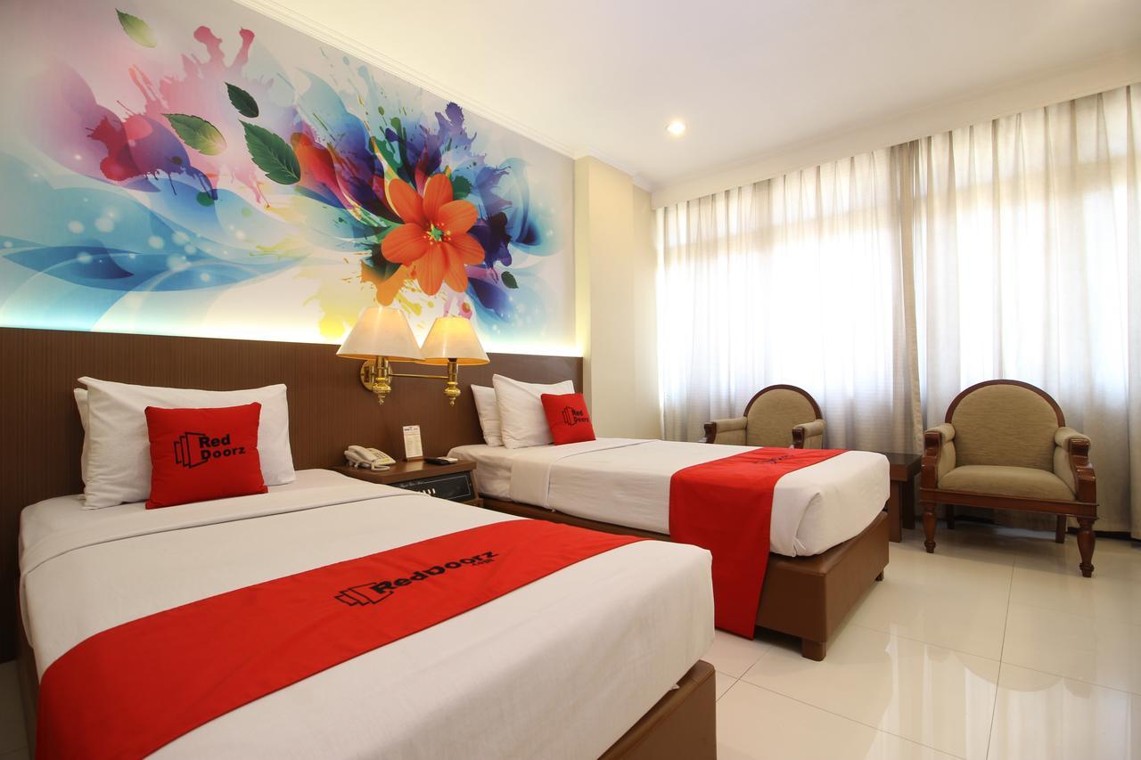 Reddoorz Premium @ Slamet Riyadi 2 Solo Kültér fotó