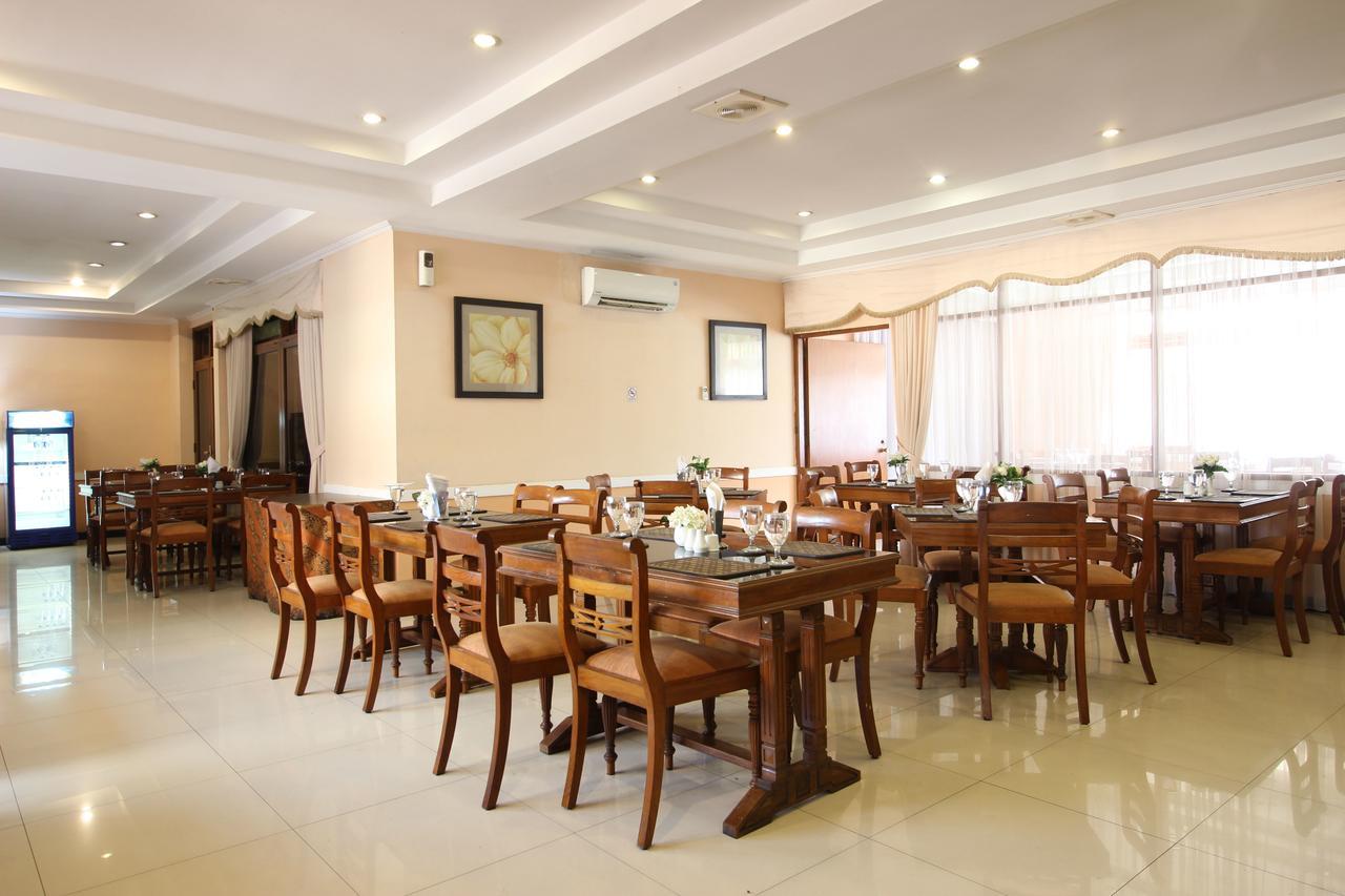 Reddoorz Premium @ Slamet Riyadi 2 Solo Kültér fotó