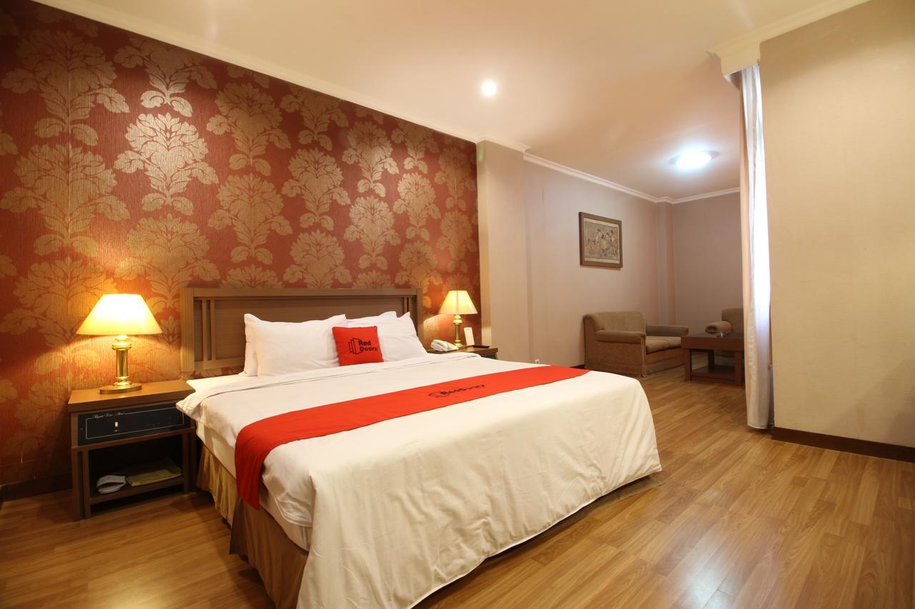 Reddoorz Premium @ Slamet Riyadi 2 Solo Kültér fotó