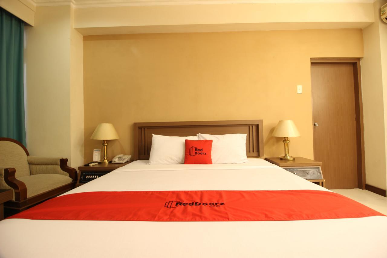 Reddoorz Premium @ Slamet Riyadi 2 Solo Kültér fotó