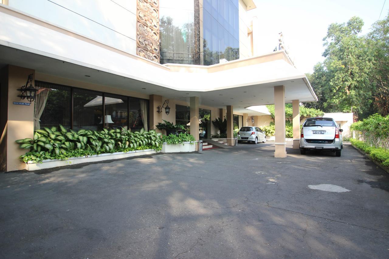 Reddoorz Premium @ Slamet Riyadi 2 Solo Kültér fotó