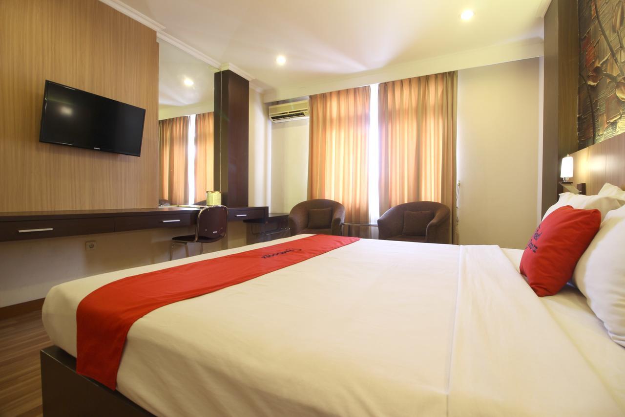 Reddoorz Premium @ Slamet Riyadi 2 Solo Kültér fotó