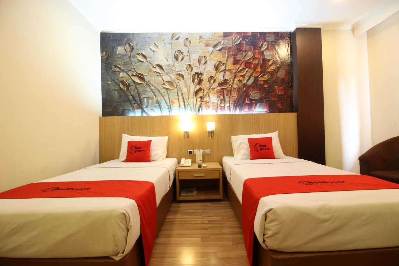 Reddoorz Premium @ Slamet Riyadi 2 Solo Kültér fotó
