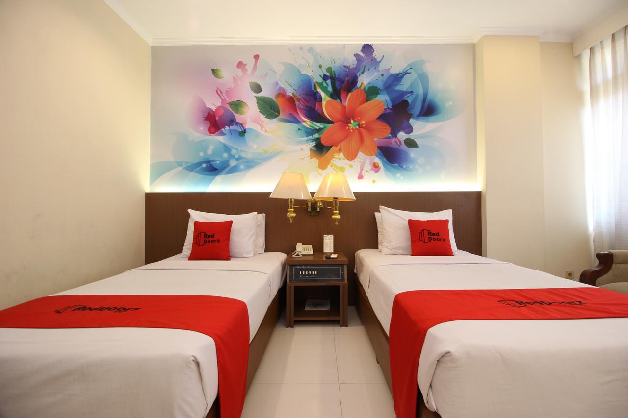 Reddoorz Premium @ Slamet Riyadi 2 Solo Kültér fotó