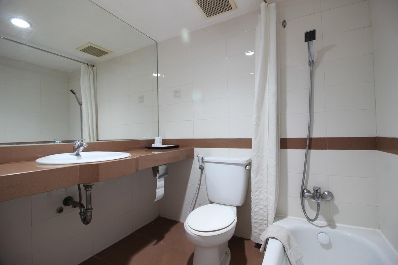 Reddoorz Premium @ Slamet Riyadi 2 Solo Kültér fotó