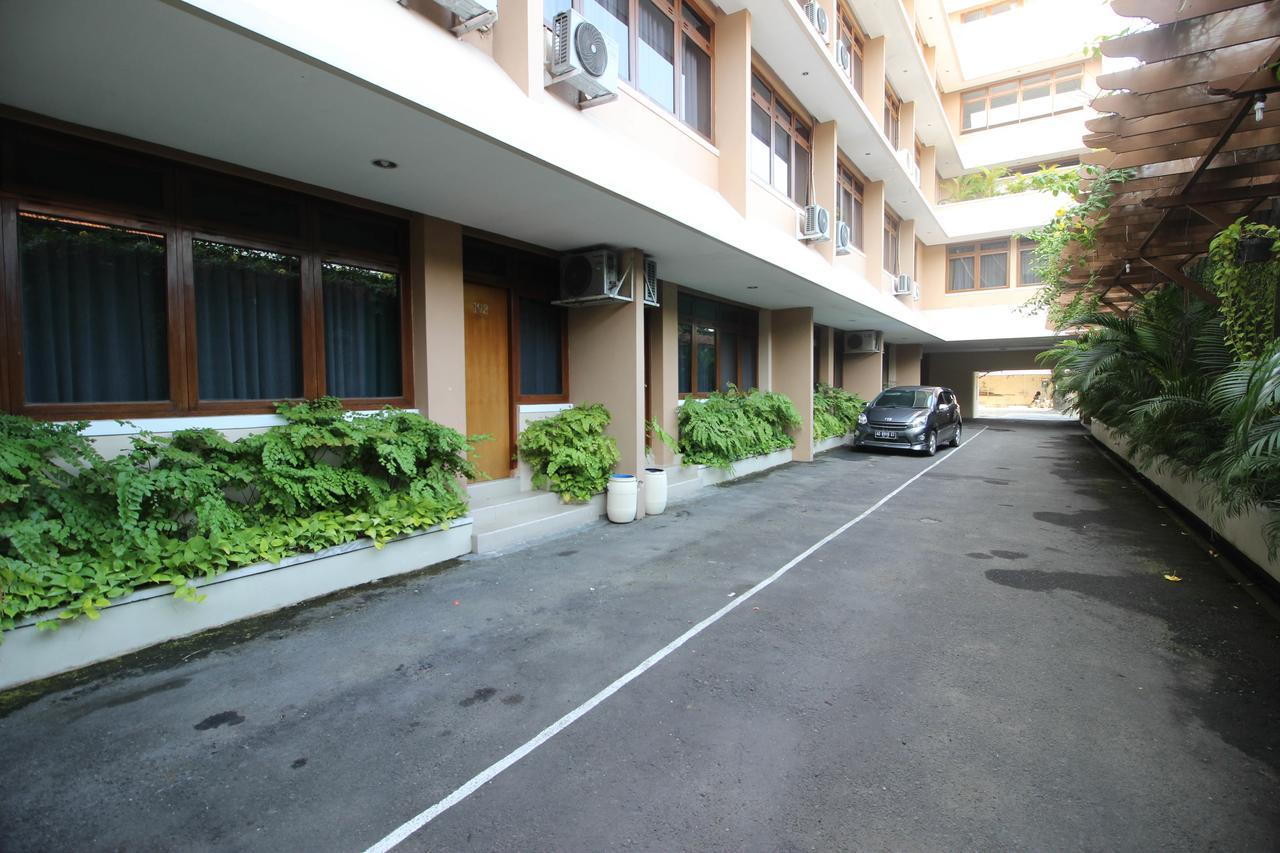 Reddoorz Premium @ Slamet Riyadi 2 Solo Kültér fotó