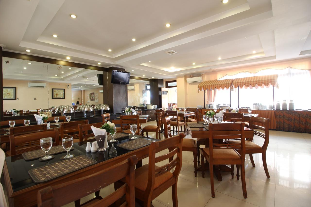 Reddoorz Premium @ Slamet Riyadi 2 Solo Kültér fotó