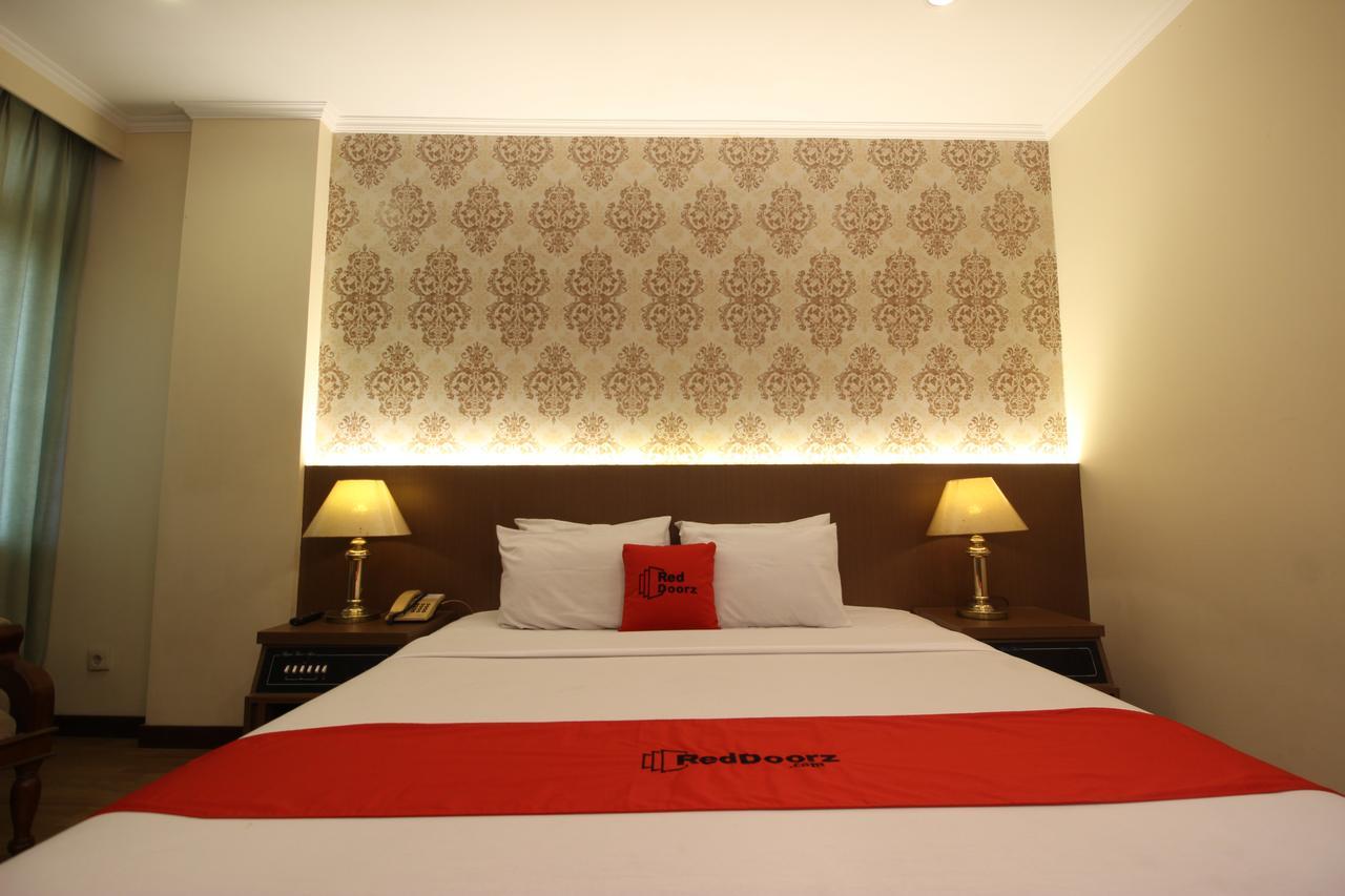 Reddoorz Premium @ Slamet Riyadi 2 Solo Kültér fotó